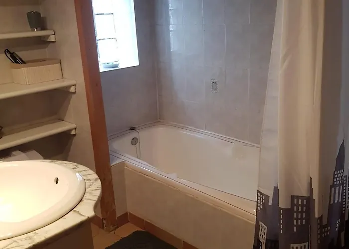 Maison Dans Un Village Calme Carla-de-Roquefort